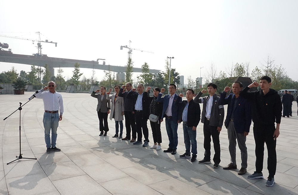 公路工程处党支部组织党员到烈士陵园 接受革命传统教育