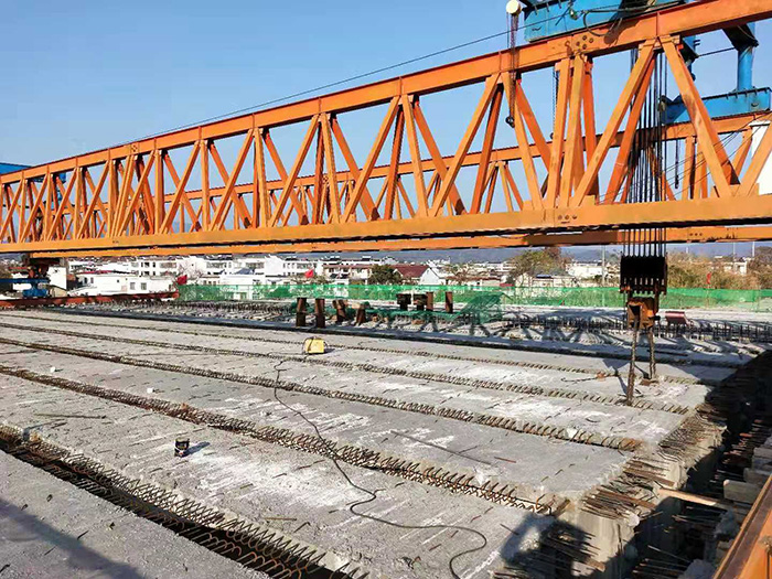 太湖县G105东门新桥梁板架设圆满完成