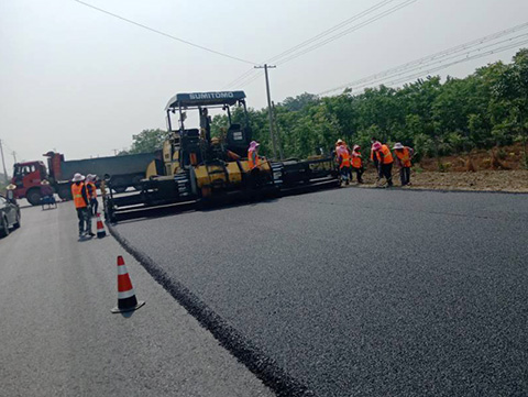 肥东县店埠至石塘公路改造工程02标沥青砼路面顺利完工