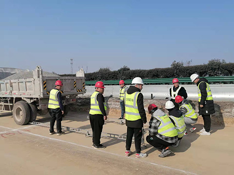 合六叶高速改扩建项目06标二工区顺利完成全线土石方路基交验