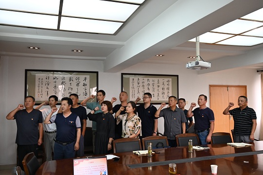 安庆市公路工程处党支部组织党员集体过“政治生日”