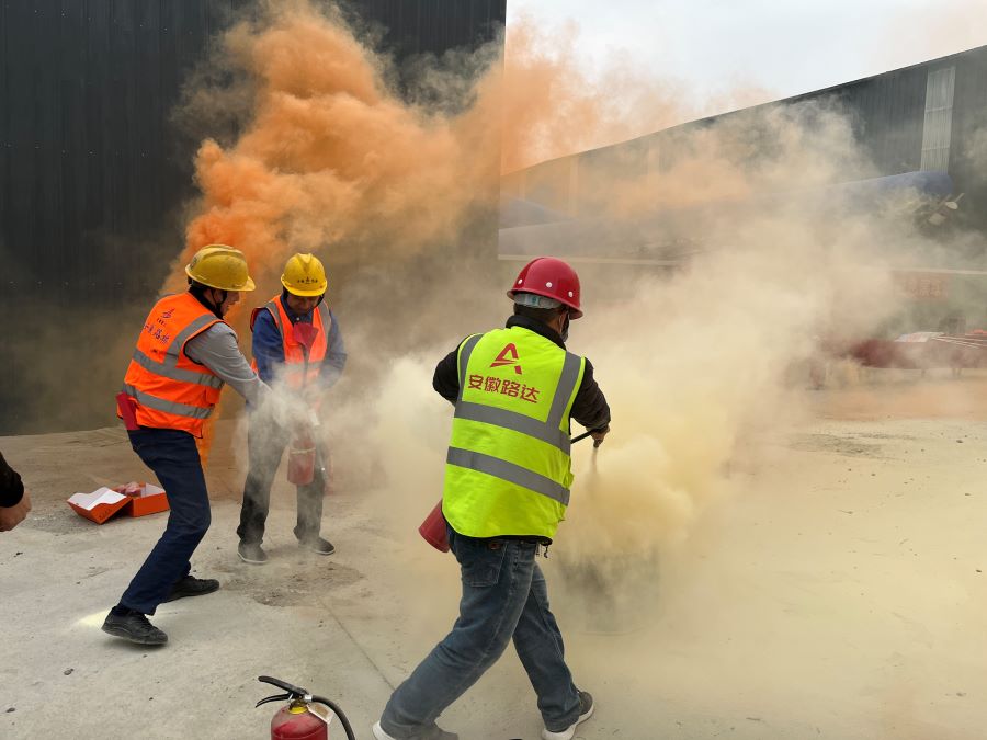S22天天高速营岭隧道项目组织开展“消防应急演练”专项活动